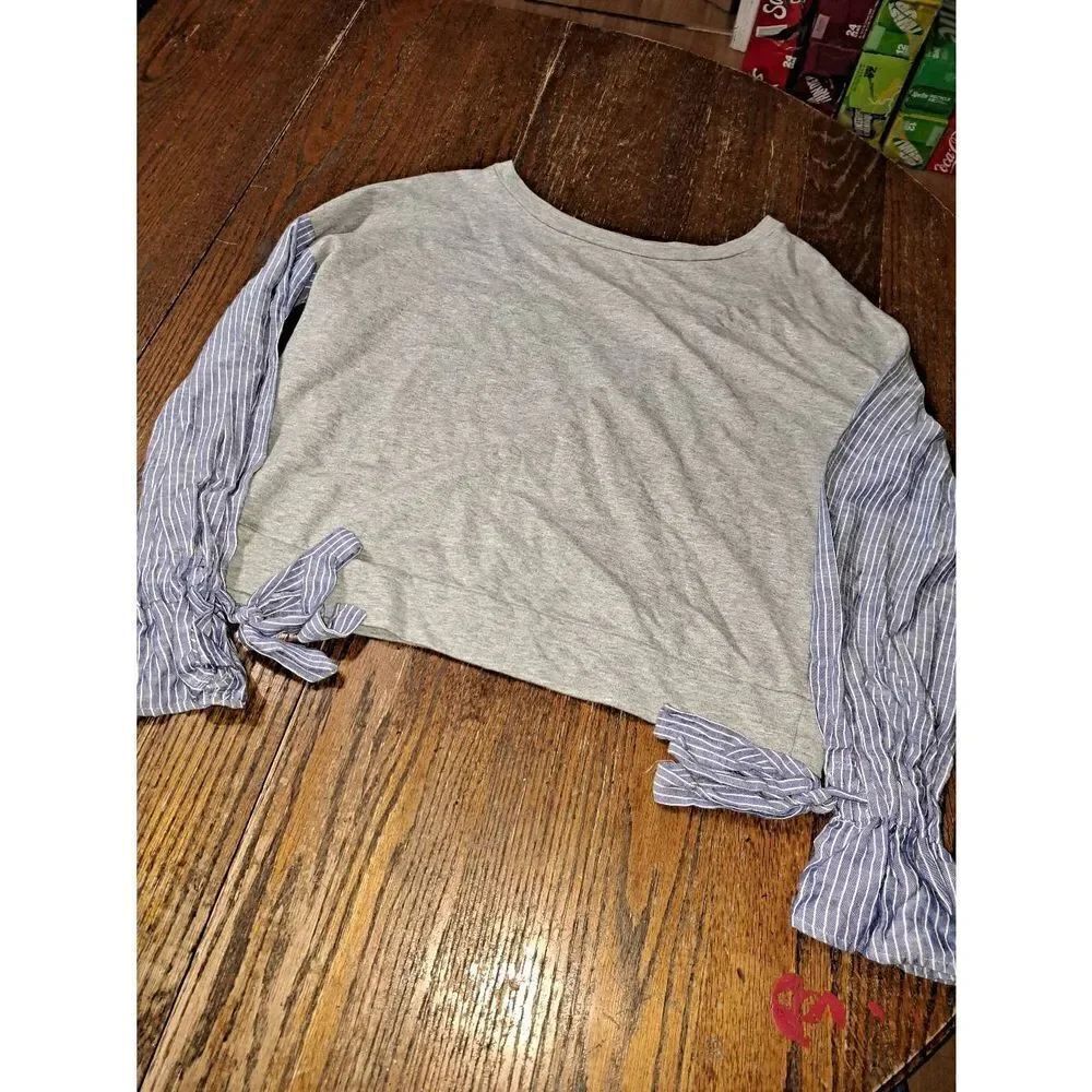 Medium Tresics luxe Long Sleeve Grey Shirt Top Blue White Pinstripe Long Sleeves
